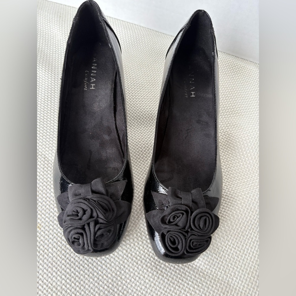 Hannah Comfort Black Patent Leather Size 8 Wedges With Flower Bow Detail